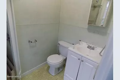 286 Walnut St, North Adams, MA 01247 - Photo 9