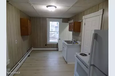 286 Walnut St, North Adams, MA 01247 - Photo 5