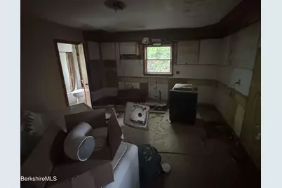 77 Front St, North Adams, MA 01247 - Photo 5