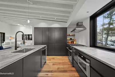 87 Maple St, Williamstown, MA 01267 - Photo 9