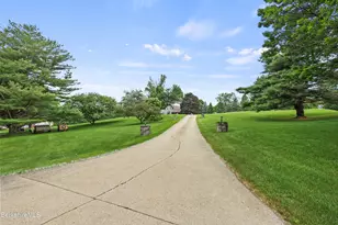 135 East St, Lee, MA 01238 - Photo 3