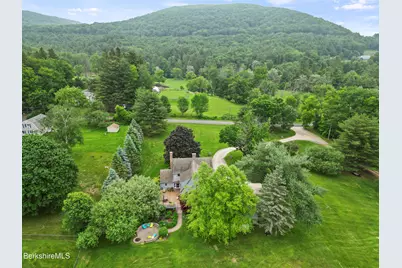 135 East St, Lee, MA 01238 - Photo 1