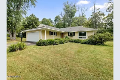 34 Jerome Dr, Williamstown, MA 01267 - Photo 1