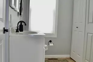 639 Lakeway Dr, Pittsfield, MA 01201 - Photo 7