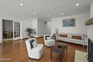 108 Berkshire Dr, Williamstown, MA 01267 - Photo 5