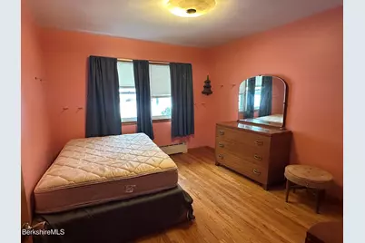 14 Calumet St, Pittsfield, MA 01201 - Photo 13