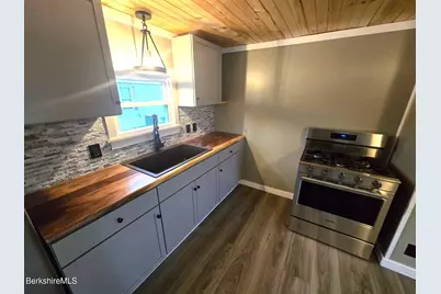 10 Seminole Dr, North Adams, MA 01247 - Photo 9