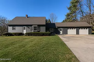 11 Opeechee St, Lanesborough, MA 01237 - Photo 3