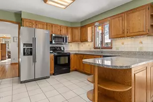 161 Leona Dr, Pittsfield, MA 01201 - Photo 9