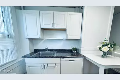35 Livingston Ave, Pittsfield, MA 01201 - Photo 5