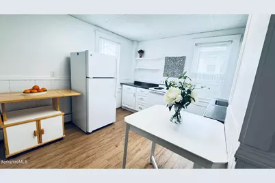 35 Livingston Ave, Pittsfield, MA 01201 - Photo 3