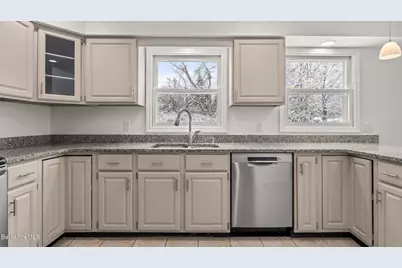 8 Applewood Ln, Pittsfield, MA 01201 - Photo 11