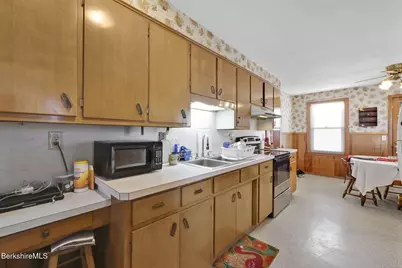 59 Prospect St, Ludlow, MA 01056 - Photo 11
