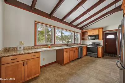 25 Leroi Dr, Pittsfield, MA 01201 - Photo 15