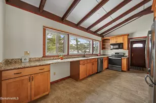 25 Leroi Dr, Pittsfield, MA 01201 - Photo 15