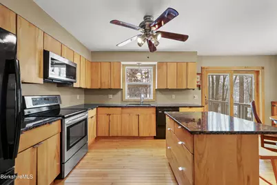 8 Iroquois St, Lanesborough, MA 01237 - Photo 27