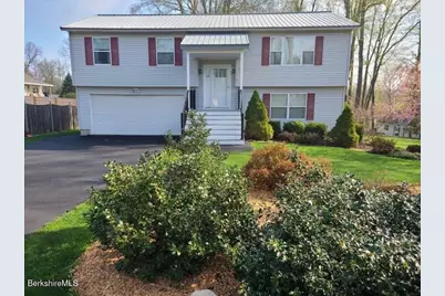 8 Iroquois St, Lanesborough, MA 01237 - Photo 1