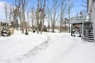 8 Iroquois St, Lanesborough, MA 01237 - Photo 7