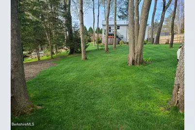 8 Iroquois St, Lanesborough, MA 01237 - Photo 21