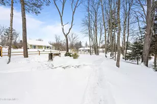 8 Iroquois St, Lanesborough, MA 01237 - Photo 5