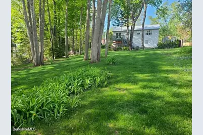 8 Iroquois St, Lanesborough, MA 01237 - Photo 3