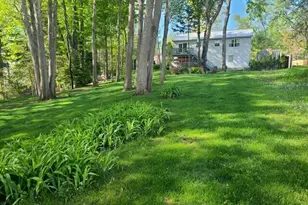 8 Iroquois St, Lanesborough, MA 01237 - Photo 3