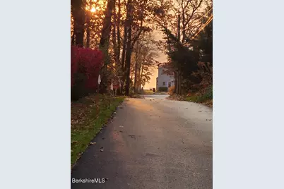 8 Iroquois St, Lanesborough, MA 01237 - Photo 15