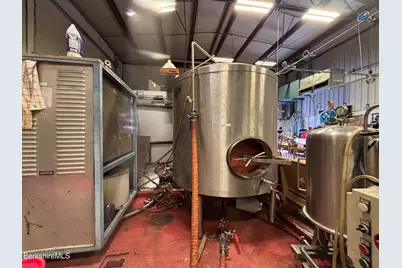 11 Gifford St, Pittsfield, MA 01201 - Photo 9