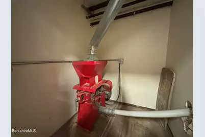 11 Gifford St, Pittsfield, MA 01201 - Photo 23