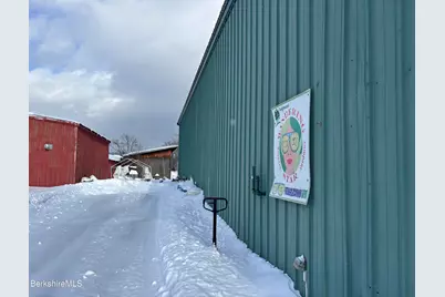 11 Gifford St, Pittsfield, MA 01201 - Photo 5