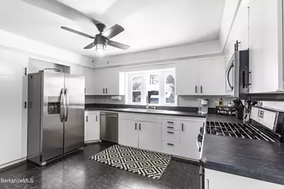 15 Longfellow Ave, Pittsfield, MA 01201 - Photo 7