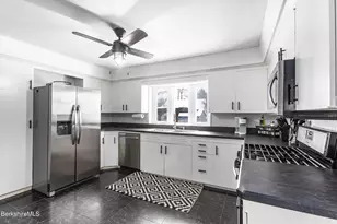 15 Longfellow Ave, Pittsfield, MA 01201 - Photo 7