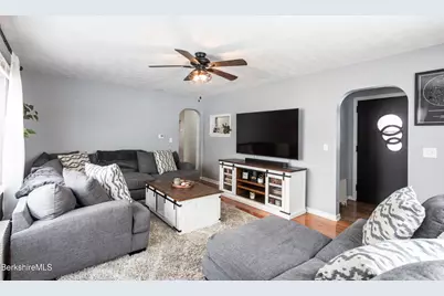 15 Longfellow Ave, Pittsfield, MA 01201 - Photo 11