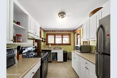 461 Elm St, Pittsfield, MA 01201 - Photo 9