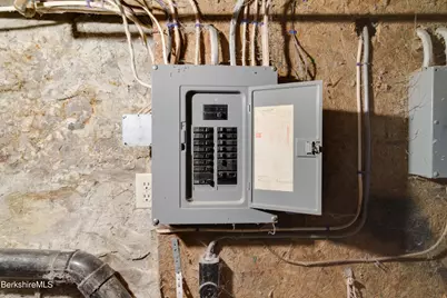 30 Edgewood Rd, Pittsfield, MA 01201 - Photo 15