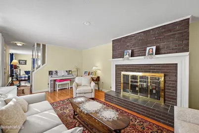 40 Baldwin Ave, Pittsfield, MA 01201 - Photo 9