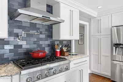 93 Gravesleigh Ter, Pittsfield, MA 01201 - Photo 19