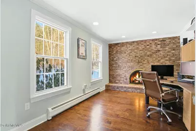 93 Gravesleigh Ter, Pittsfield, MA 01201 - Photo 3