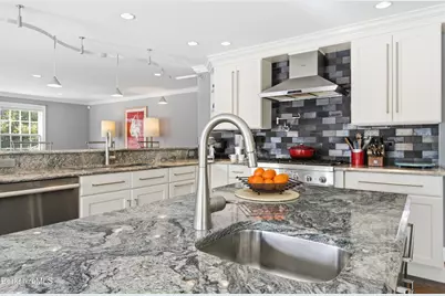 93 Gravesleigh Ter, Pittsfield, MA 01201 - Photo 17