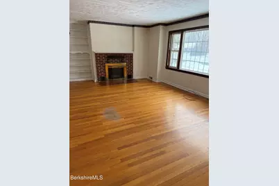 112 Sampson Pkwy, Pittsfield, MA 01201 - Photo 3