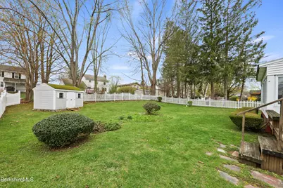 112 Sampson Pkwy, Pittsfield, MA 01201 - Photo 19