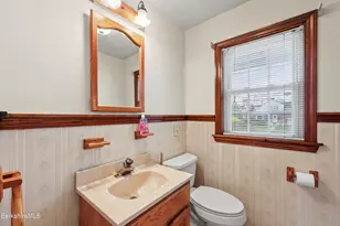 112 Sampson Pkwy, Pittsfield, MA 01201 - Photo 9