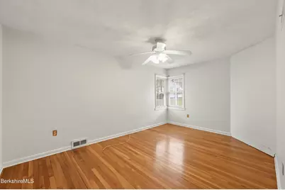 112 Sampson Pkwy, Pittsfield, MA 01201 - Photo 13