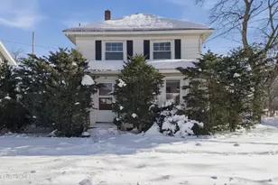 18 Meadow Ln, Pittsfield, MA 01201 - Photo 1