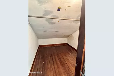 71 Dickinson Ave, Pittsfield, MA 01201 - Photo 19