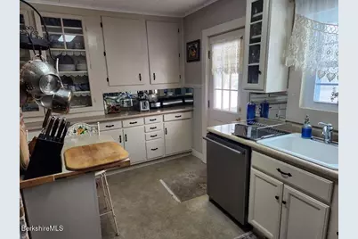 43 Church St, Hinsdale, MA 01235 - Photo 9