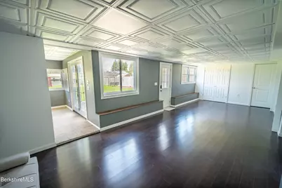 582 East New Lenox Rd, Pittsfield, MA 01201 - Photo 17