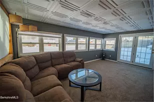 582 E New Lenox Rd, Pittsfield, MA 01201 - Photo 19