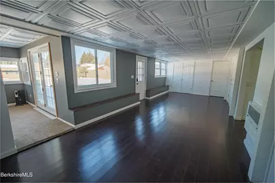 582 East New Lenox Rd, Pittsfield, MA 01201 - Photo 17