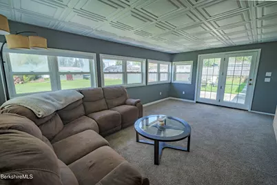 582 East New Lenox Rd, Pittsfield, MA 01201 - Photo 19